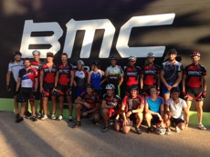 Begeisterte Radfahrer im Radverleih des BMC Pro Rent Mallorca
